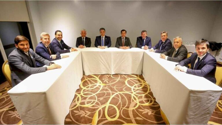 tras-las-criticas-a-raul-alfonsin-y-el-ataque-al-comite-nacional-de-la-ucr,-javier-milei-recibira-a-los-gobernadores-radicales