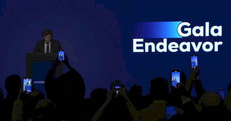 gala-de-emprendedores:-que-les-prometio-milei-a-500-empresarios-e-inversores-y-que-compania-se-llevo-el-galardon-del-ano