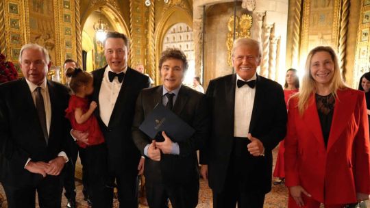 En Florida, Milei se fotografió junto a Donald Trump y Elon Musk: «Viva la libertad, carajo»
