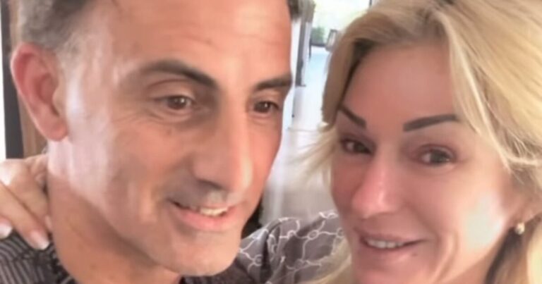 Yanina Latorre mostró la infinidad de regalos que le trajo su esposo de Inglaterra y se detuvo uno muy privado
