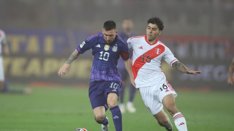 La Selección argentina recibe a Perú este martes: horario, TV y formaciones