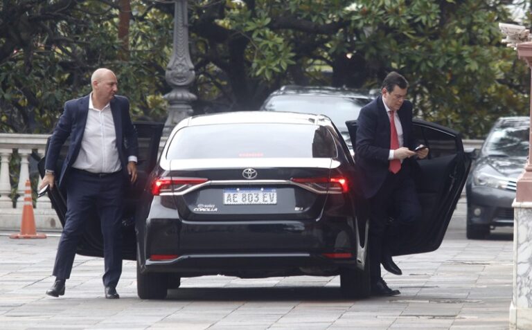 Zamora se alineó con la Rosada dos días antes de la visita de Cristina a Santiago