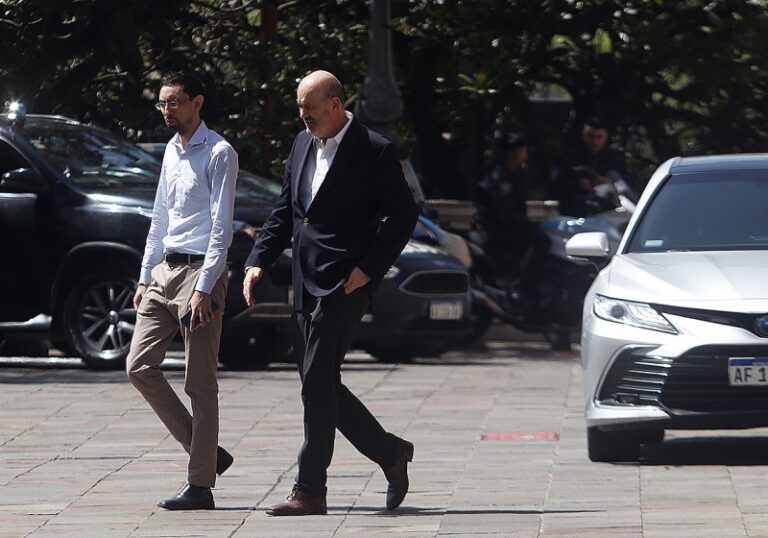 El Gobierno amenaza a las pesqueras con licitar las cuotas de merluza