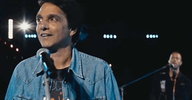 Coldplay estrenó un tema llamado «The karate kid» y grabó un video con nada menos que Ralph Macchio