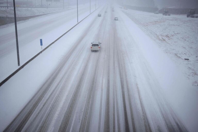 Nevadas récord, cortes de energía y caos en las rutas: Estados Unidos sufre una tormenta invernal histórica y varios estados declaran estado de emergencia