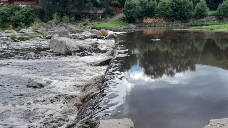 Córdoba: un turista se tiró al río, se golpeó la cabeza contra una piedra y murió