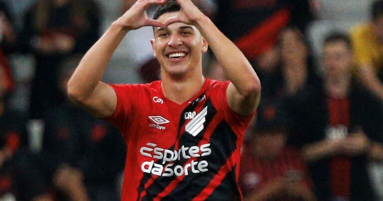 River ofertó por Lucas Esquivel, lateral izquierdo de Paranaense