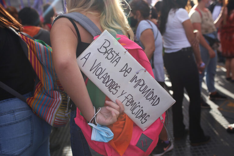 Un día, dos mujeres asesinadas