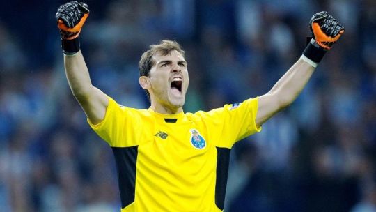 Iker Casillas consideró que el Dibu Martínez no es el mejor arquero del mundo