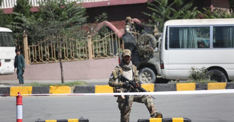 Mueren al menos diez personas en un ataque contra un mausoleo en el norte de Afganistán