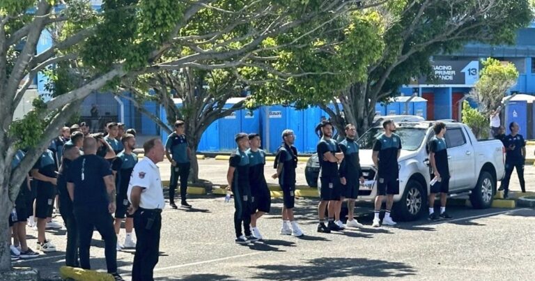 El banderazo de Racing que empezó a jugar el clásico desde el aliento