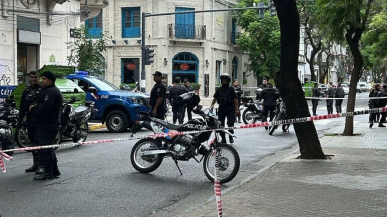 Macabro hallazgo en Rosario: encontraron restos óseos en un contenedor de basura