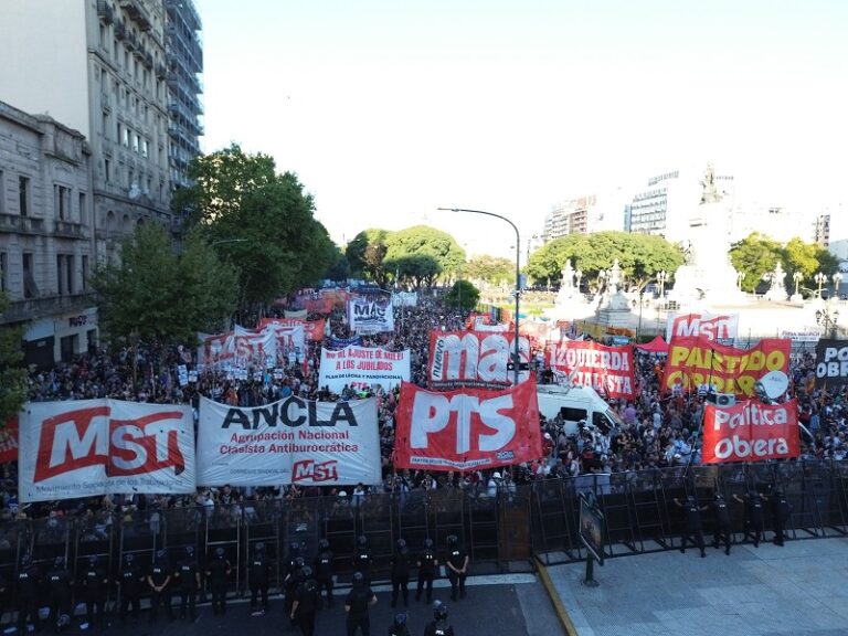 Golpe a la amenaza represiva: la fuerte movilización pudo más que las amenazas de Bullrich