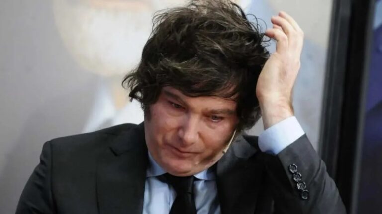 La confianza en el presidente Milei sigue en caída y muestra la crisis de su gobierno