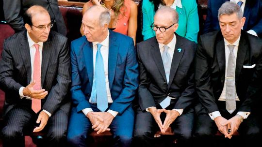 Karina y Santiago Caputo difieren en la estrategia para el futuro de García-Mansilla