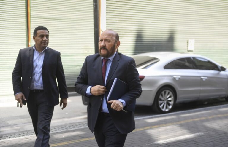 Insfrán convoca al Congreso del PJ para forzar el acuerdo con Kicillof