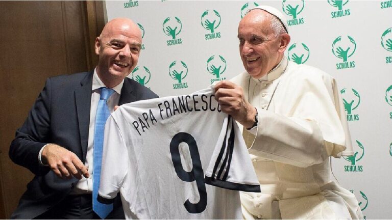 Gianni Infantino recordó al papa Francisco: «Siempre me transmitió su entusiasmo por el fútbol»