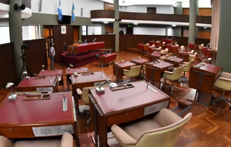 Torres quiere que la legislatura le vote más endeudamiento externo para Chubut