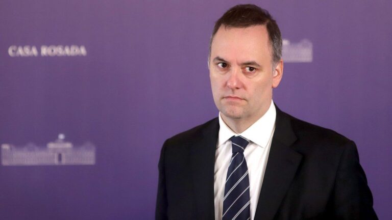 Enojo del Gobierno con Manuel Adorni por sus frases derrotistas: «Nadie vota a perdedor»