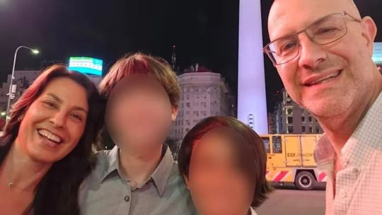 La muerte del matrimonio y sus dos hijos: la hipótesis del crimen intrafamiliar apunta a la madre