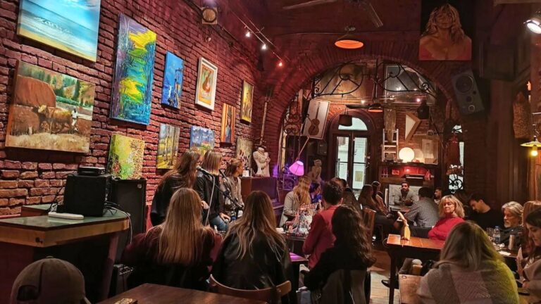 El bar que marcó época en los 80, que era frecuentado por Charly García y Borges