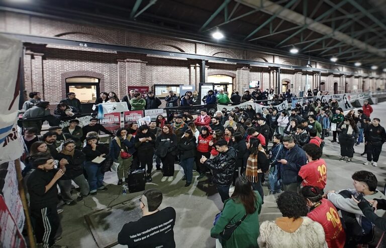 Asamblea, corte y vigilia en la Universidad de Lanús