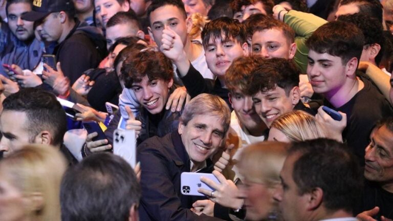 El plan del Gobierno para evitar los mismos errores que Macri con la crisis cambiaria