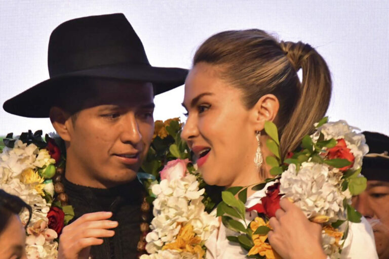 Un debilitado Andrónico Rodríguez ratificó a Mariana Prado como parte de su binomio