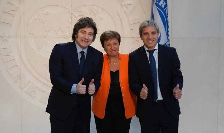 El FMI terminó la misión técnica en el país mientras sigue la salida de dólares