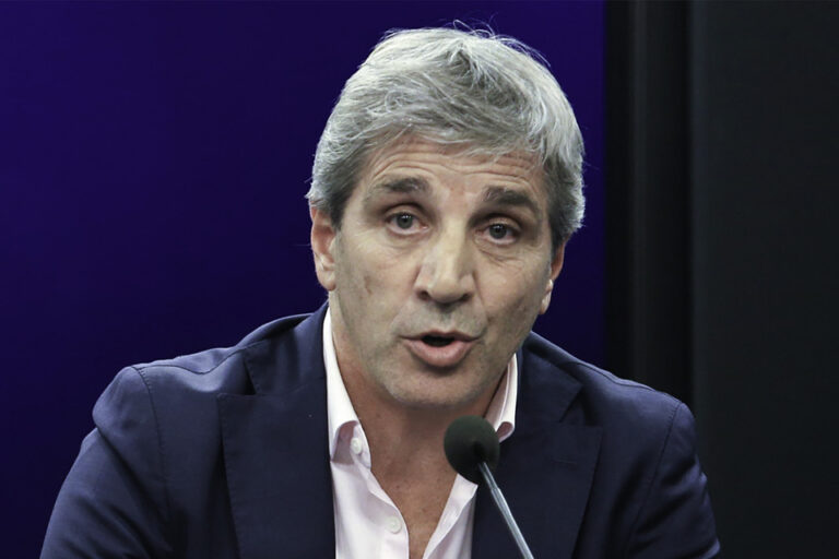 Dólar: Caputo anticipa que «puede haber volatilidad»