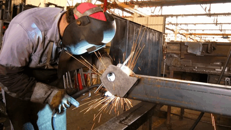 Industria en crisis: el costo de la producción se disparo un 25% en dólares