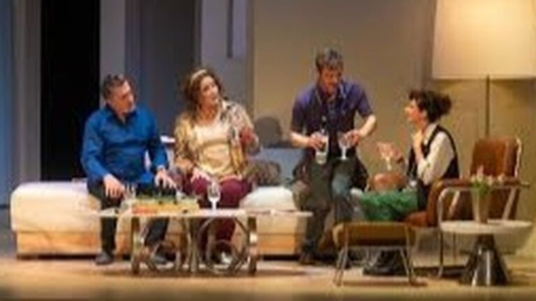 «Una navidad de mierda»: el fenómeno que agota localidades y es una aplanadora de carcajadas