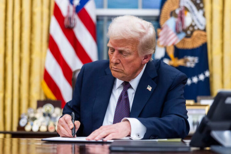 Trump planea inundar Nueva York de redadas migratorias tras el tiroteo a un agente