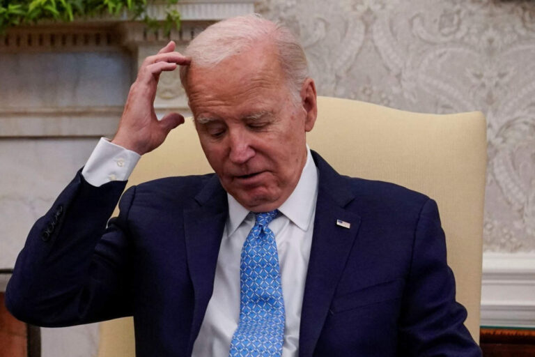 Biden destinó millones de dólares para financiar piletas de lujo en embajadas