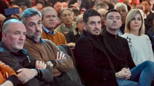 Vaca Narvaja aplicó el mal menor para desactivar la bomba radical: reconfirmó las internas en la UCR cordobesa