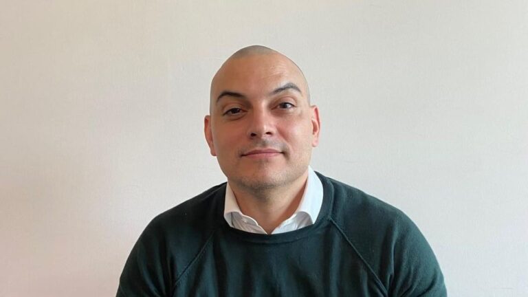 Emmanuel Álvarez Agis ve un dólar «más sano» cerca de $1.400 y advierte: «Comprar sería un mal negocio»