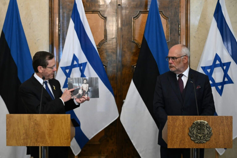El presidente Herzog en Estonia: ‘El mundo no debe caer en las mentiras de Hamas’