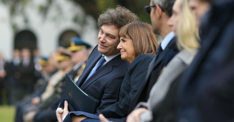 Patricia Bullrich juega hasta el final con una candidatura y avisa: «Me van a sacar con Milei con los pies para adelante»