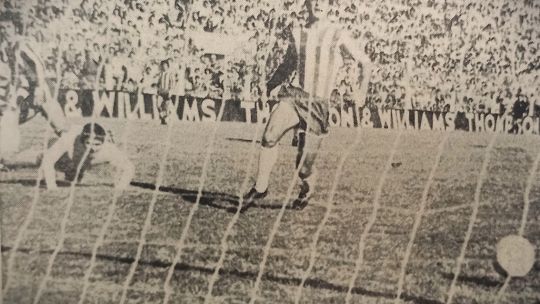La roja a Marcelo Bielsa en un Instituto-Talleres
