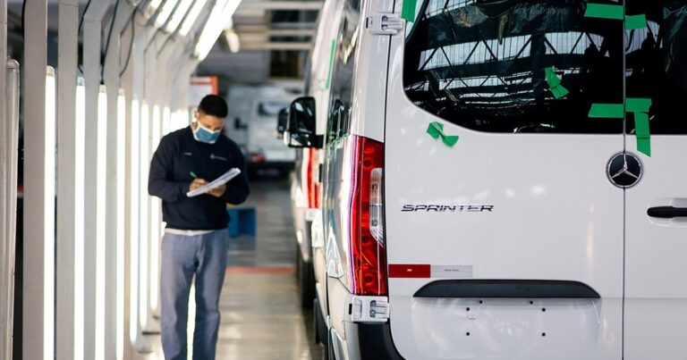 Los nuevos dueños de Mercedes Benz quieren invertir 400 millones de dólares para hacer una Sprinter electrificada en La Matanza