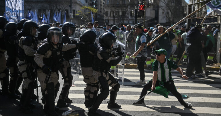 Incidentes frente al Congreso por la manifestación de trabajadores del Garrahan y estatales: aplican el protocolo antipiquetes