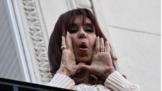 Cristina Kirchner comparó la situación de Karina Milei por los audios de las coimas con la suya por Vialidad: «Es infinitamente peor»