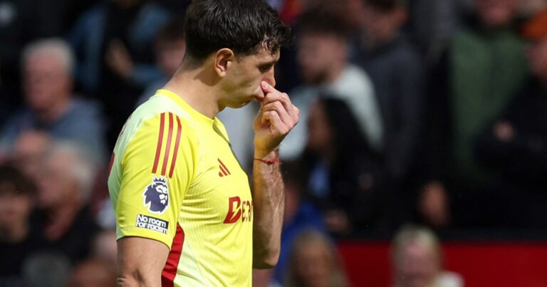 El Aston Villa saludó a Dibu Martínez por su cumpleaños: cómo reaccionaron los hinchas tras su intento fallido de pasar al Manchester United