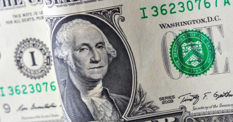 El Gobierno acusó a «un banco chino» de haber hecho subir el dólar el lunes