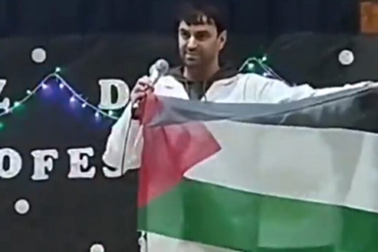 Jorge Macri sancionará a un docente que homenajeó a los maestros de Gaza con una bandera de Palestina