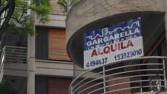 Cuánto cuesta alquilar un departamento de dos ambientes en CABA