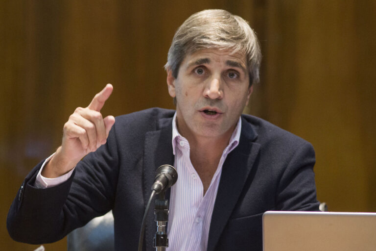 Con la mira en octubre