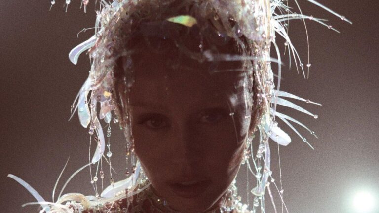 Miley Cyrus lanza su nuevo single «Secrets»