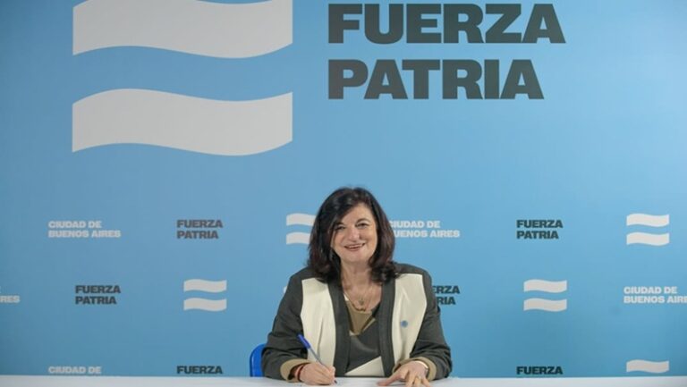 Quién es Kelly Olmos: la segunda candidata a diputada porteña de Fuerza Patria