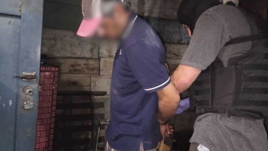 Operativo para desarmar un búnker de drogas en Rosario: vigilancia encubierta, «soldaditos» y dos detenidos